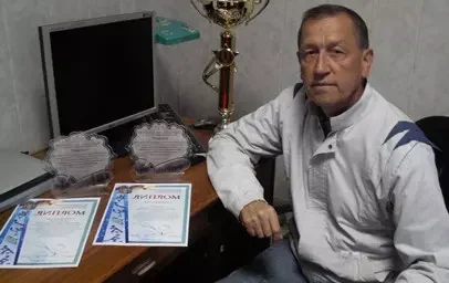 ПОЗДРАВЛЯЕМ КОЛЛЕГУ