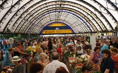 Чтобы не дорожали продукты, рынки получили отсрочку на переезд в капитальные строения.