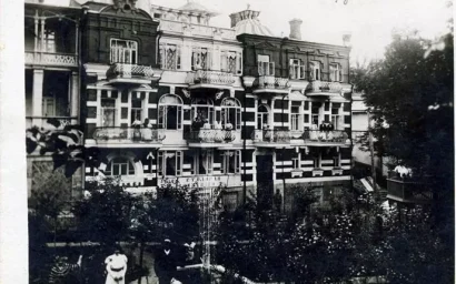 ДОМ С КАРИАТИДАМИ