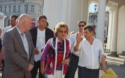 ПРЕДСЕДАТЕЛЬ СОВЕТА ФЕДЕРАЦИИ ТРЕБУЕТ ВЕРНУТЬ ФОНТАНЫ И КЛУМБЫ