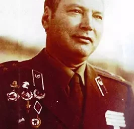 ОН РАСПИСАЛСЯ НА РЕЙХСТАГЕ