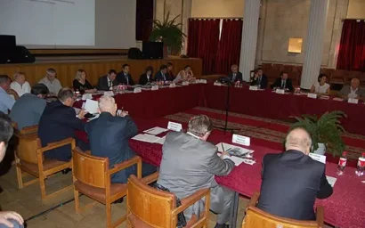 КАКИМ БЫТЬ НАЦИОНАЛЬНОМУ ПАРКУ?