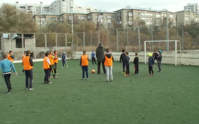 Футбол.  На каникулах ребята боролись за награды