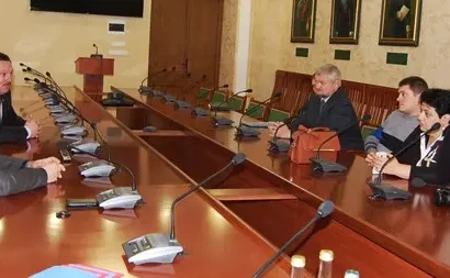 В ПРОФЕССИОНАЛЬНЫЙ ПРАЗДНИК — РАЗГОВОР НА ЗЛОБУ ДНЯ