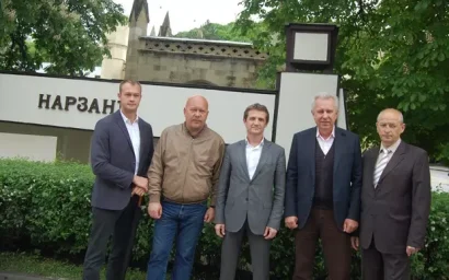 В НАРОДНЫЙ БЮВЕТ ВНОВЬ ПРИШЛА БОГАТЫРЬ-ВОДА