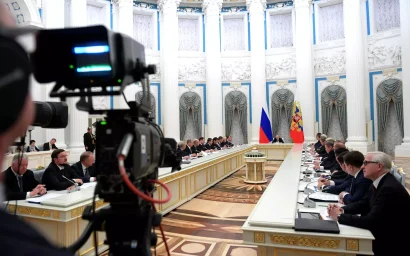 ПРЕЗИДЕНТ РФ ПОТРЕБОВАЛ ОТ ПРАВИТЕЛЬСТВА ФИНАНСОВОГО ОБЕСПЕЧЕНИЯ ПРИОРИТЕТНЫХ ПРОЕКТОВ