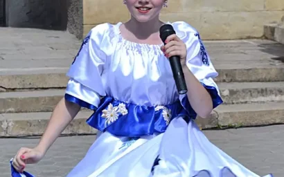 ПОЗДРАВЛЯЕМ ВОСПИТАННИЦУ ДМШ КАТЮ БАТЯЙКИНУ — ЛАУРЕАТА ГУБЕРНАТОРСКОГО ГРАНТА!