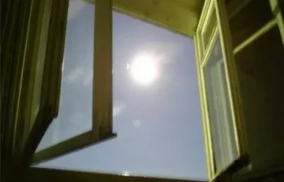 ИЗ ОКНА МНОГОЭТАЖКИ ВЫПАЛ ЧЕЛОВЕК