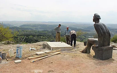 ПАМЯТНИК ЛЕРМОНТОВУ ВЕРНУЛСЯ НА КРАСНОЕ СОЛНЫШКО