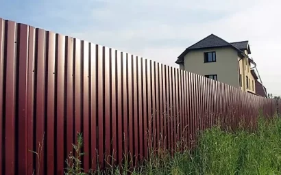 ЗАБОРЫ-КРЕПОСТИ ЗАСТАВЯТ СНЕСТИ