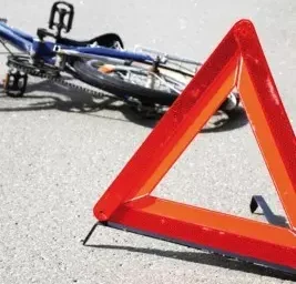 ВОДИТЕЛЬ, УПРАВЛЯВШИЙ АВТОМОБИЛЕМ БЕЗ ПРАВ, СБИЛ ВЕЛОСИПЕДИСТА