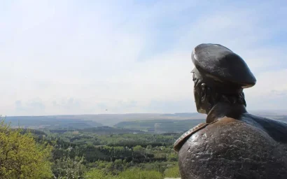 ПАМЯТНИК ВОЗВРАТИЛСЯ НА КРАСНОЕ СОЛНЫШКО ПО МНОГОЧИСЛЕННЫМ ПРОСЬБАМ