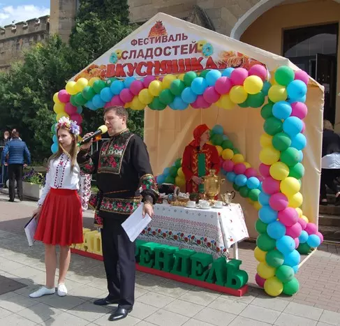 ПРАЗДНИЧНОМУ НАСТРОЕНИЮ ДОЖДЬ НЕ ПОМЕХА 