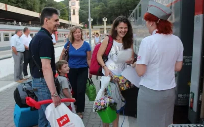 ДВУХЭТАЖНЫЙ ПОЕЗД КИСЛОВОДСК-МОСКВА ОТПРАВИЛСЯ В ПЕРВЫЙ РЕЙС