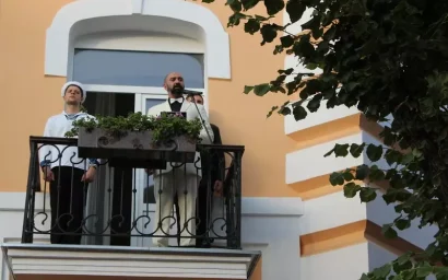 МАЯКОВСКИЙ ЧИТАЛ СТИХИ НА КУРОРТНОМ БУЛЬВАРЕ