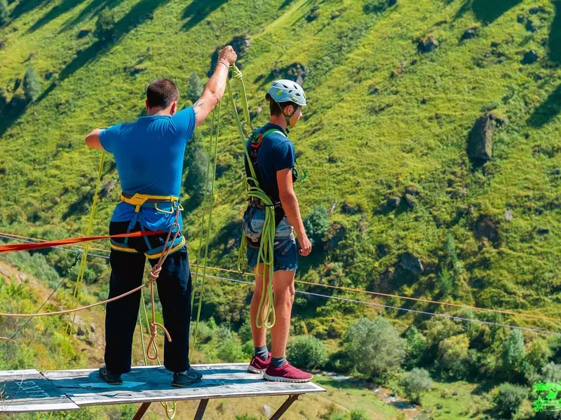 В БЕРЕЗОВСКОМ УЩЕЛЬЕ БУДУТ ПРЫГАТЬ В ПРОПАСТЬ