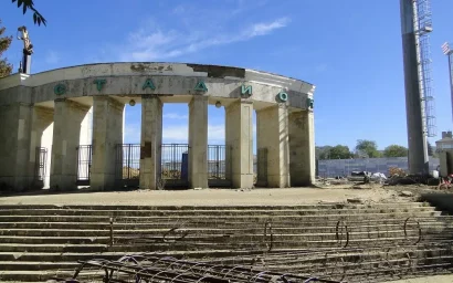 НА ТЕРРИТОРИИ СТАДИОНА РАЗВЕРНУЛАСЬ МАСШТАБНАЯ РЕКОНСТРУКЦИЯ