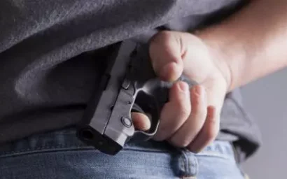 НА УЛИЦЕ ТЕЛЬМАНА ОБСТРЕЛЯН АВТОМОБИЛЬ