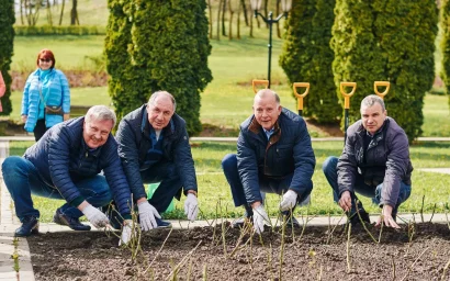 В ДОЛИНЕ РОЗ — «ПИТЕРСКОЕ» ПРИБАВЛЕНИЕ