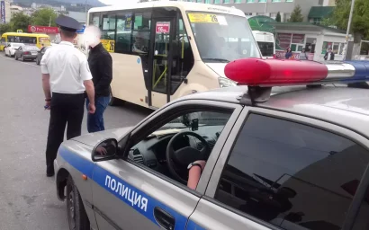 ВОДИТЕЛЬ АВТОБУСА КУРИТ ЗА РУЛЕМ ИЛИ РАЗГОВАРИВАЕТ ПО ТЕЛЕФОНУ? ЗВОНИТЕ!