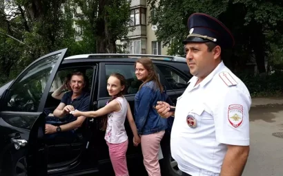 АВТОИНСПЕКТОРЫ ПОЗДРАВИЛИ С ДНЕМ ЛЮБВИ