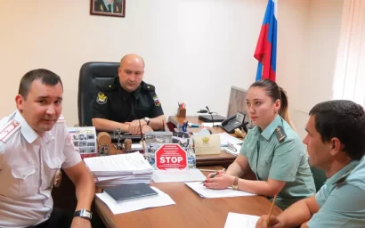 АВТОИНСПЕКТОРЫ И СУДЕБНЫЕ ПРИСТАВЫ  ОБСУДИЛИ МЕХАНИЗМ ВЗЫСКАНИЯ ШТРАФОВ             