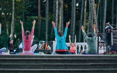 ЙОГА В ПАРКЕ