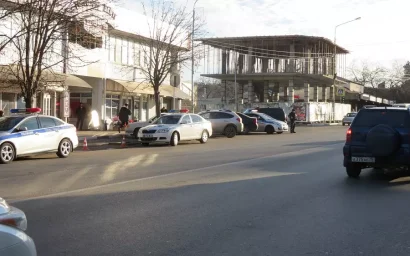 АВТОМОБИЛЬ НЕ МОЖЕТ ОСТАНОВИТЬСЯ МГНОВЕННО!