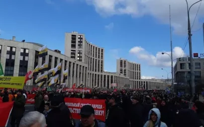 ТЫСЯЧИ МОСКВИЧЕЙ ПРИШЛИ НА МИТИНГ «ЗА СОЦИАЛИЗМ И СМЕНУ ВЛАСТИ!» (18+)