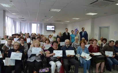 В КРАЕВОМ ОТДЕЛЕНИИ ПФР СОСТОЯЛСЯ ВЫПУСКНОЙ СТУДЕНТОВ-ПЕНСИОНЕРОВ (18+)