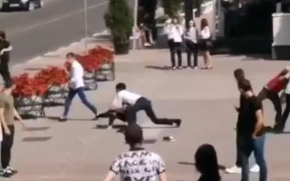 ШКОЛЬНИКИ ОТМЕТИЛИ ДЕНЬ ЗНАНИЙ ПОТАСОВКОЙ НА КУРОРТНОМ БУЛЬВАРЕ