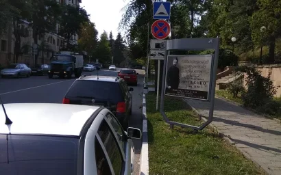 «ОСТАНОВКА ЗАПРЕЩЕНА»: В КИСЛОВОДСКЕ НЕГДЕ ПОСТАВИТЬ МАШИНУ