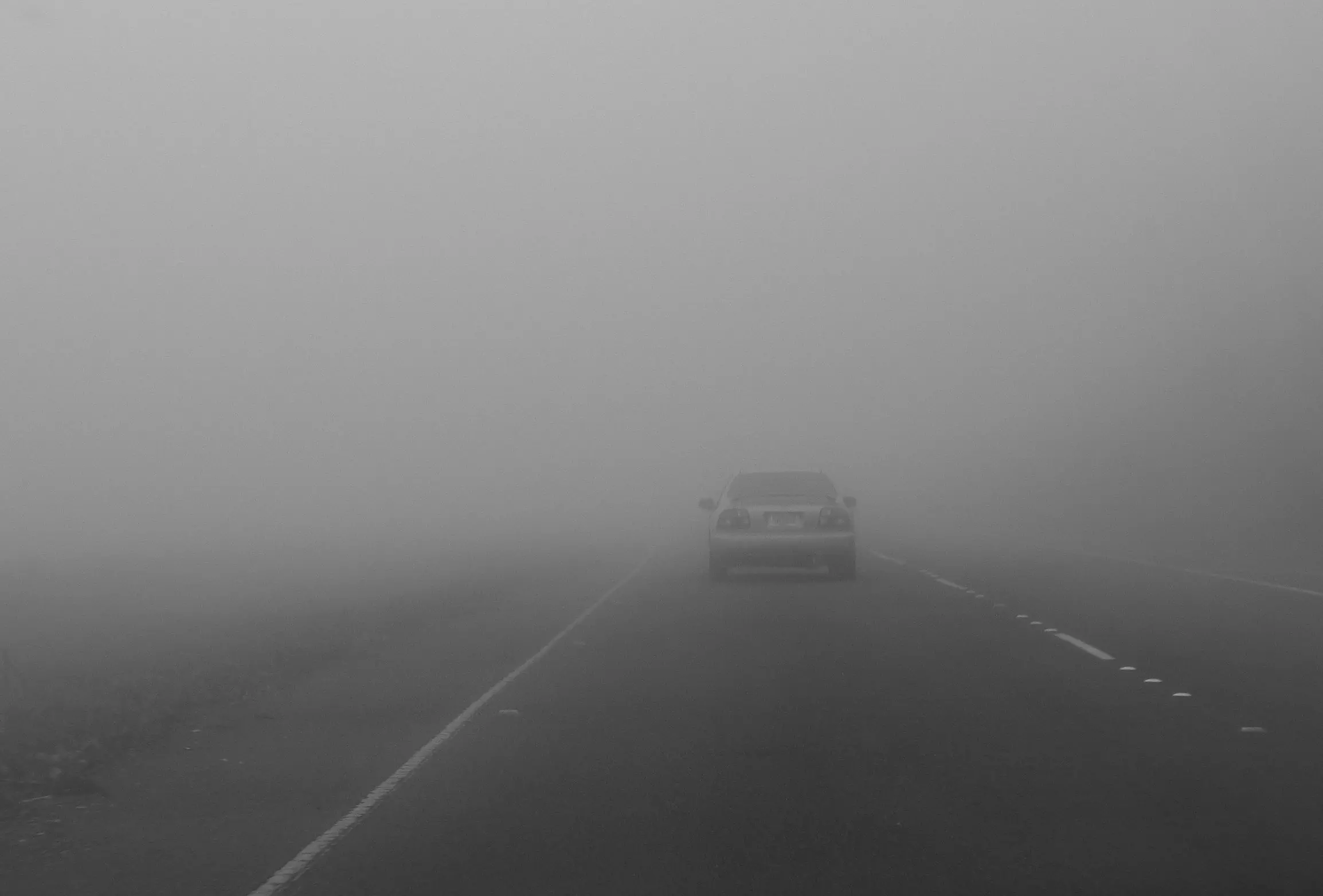 Сильный туман на дороге