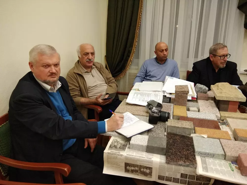 О ТРОТУАРАХ, ОЗЕРАХ, ДЕРЕВЬЯХ И МНОГОМ ДРУГОМ: АЛЕКСАНДР КУРБАТОВ ОТВЕТИЛ НА ВОПРОСЫ КИСЛОВОДЧАН
