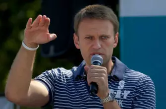 Российские врачи объявили нетранспортабельным главу ФБК Алексея Навального, за которым вылетел  самолет из Германии