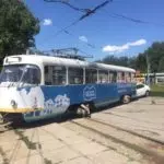 Трамвай в Пятигорске сошел с рельсов и протаранил Тойоту