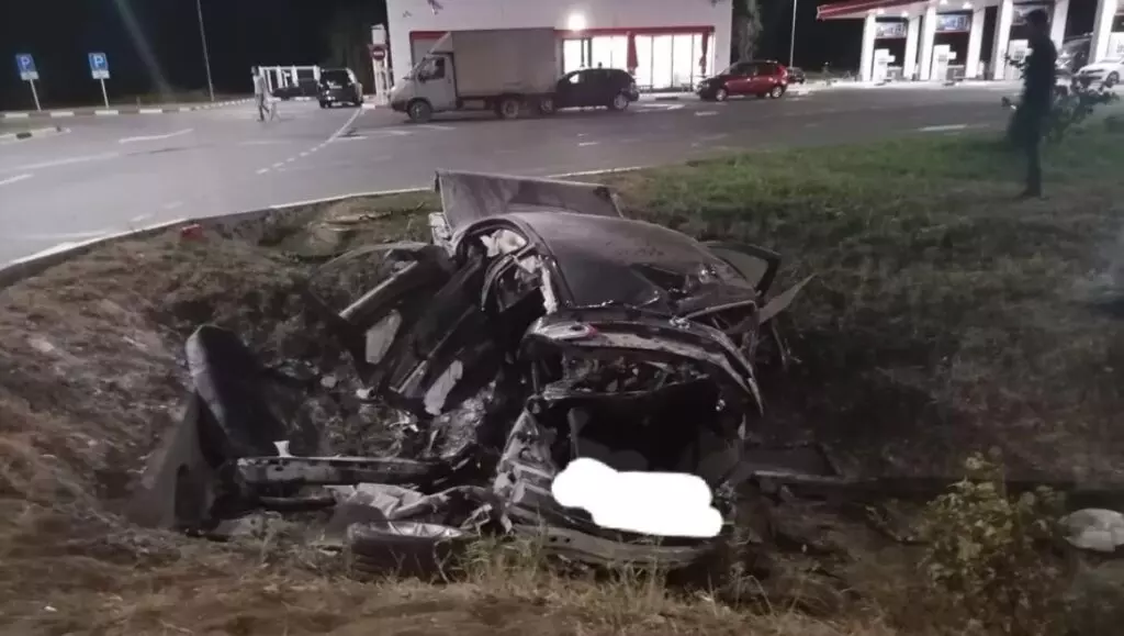 Три молодых человека погибли в аварии с возгоранием автомобиля в Невинномысске