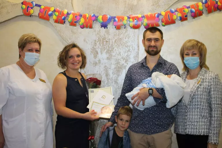 Новорожденный кисловодчанин Дмитрий первым получил свидетельство о рождении непосредственно в роддоме