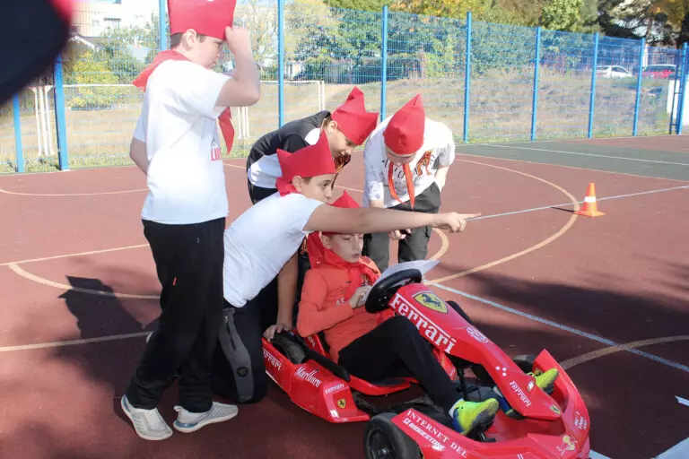 Конкурс кисловодских школьников «Безопасность на дороге с детства». Впереди - финальные игры