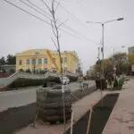 Благоустройство сквера на проспекте Дзержинского в Кисловодске завершается