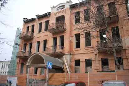 Реконструкция исторического здания гимназии Васильевой идет полным ходом