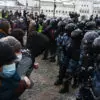Президент России подписал закон о штрафах за неповиновение силовикам на митингах