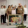 «Заряд позитива»: Владимир Лунев дарит свои картины детям