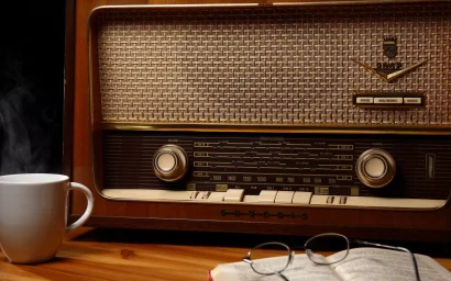 ВЕСЕННЕЕ БРЮЗЖАНИЕ. Богатые тоже плачут или размышления у радиоприемника