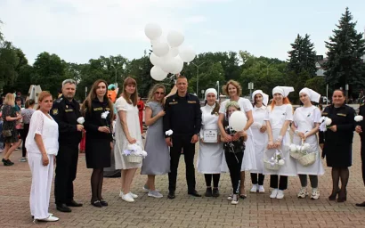 «Белый цветок» – символ вклада в помощь детям