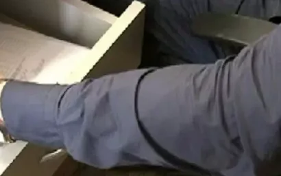 К известному блогеру нагрянули силовики в поисках наркотиков