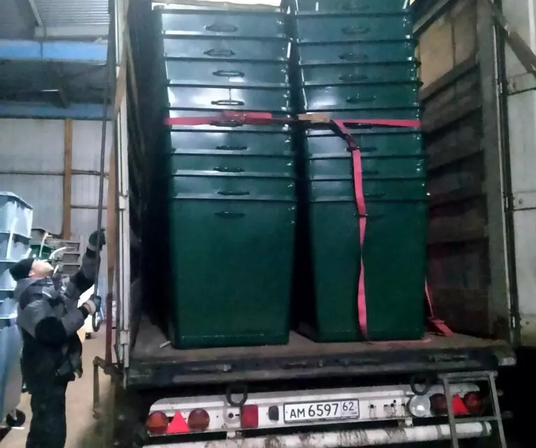 Борьба за чистоту курортов продолжается: 1000 новых контейнеров для сбора мусора прибыли на КМВ