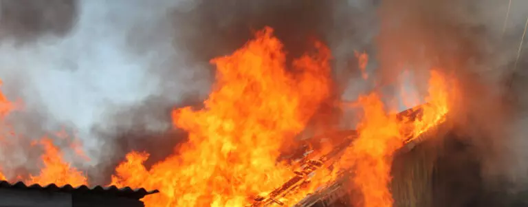 Два человека погибли в пожаре в Новоалександровске