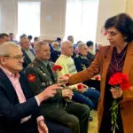 Кисловодских ветеранов поздравили цветами и праздничным концертом