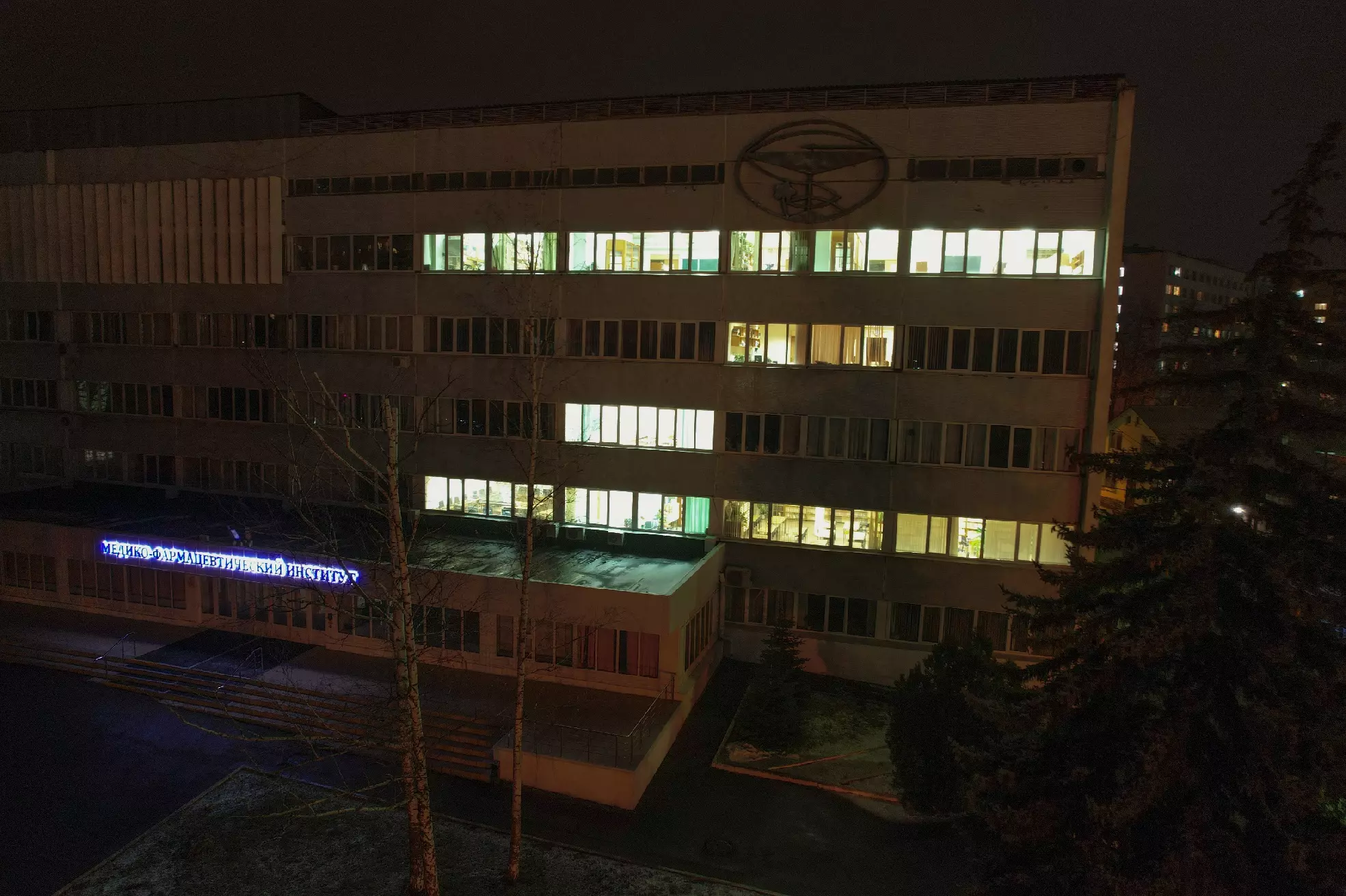 Здание ПМФИ подсветили буквой Z в поддержку российской армии